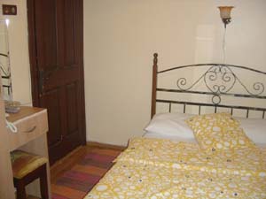 Budget 2 room double with french bed, private facilities (bath and shower), and breakfast